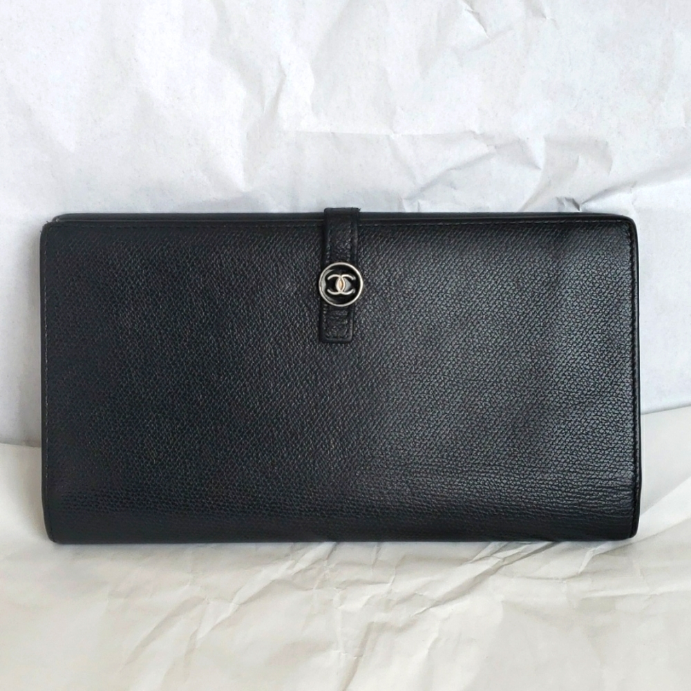 Authentic Vintage CHANEL Coco Button Black Caviar Leather Bifold Long Wallet